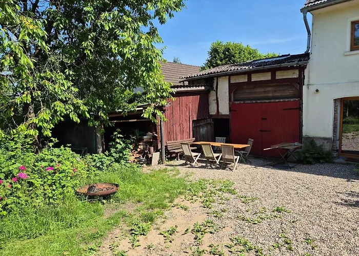 Naturnahes Wohnen In Einem Alten Haus Mit Garten Feriehus Windeck